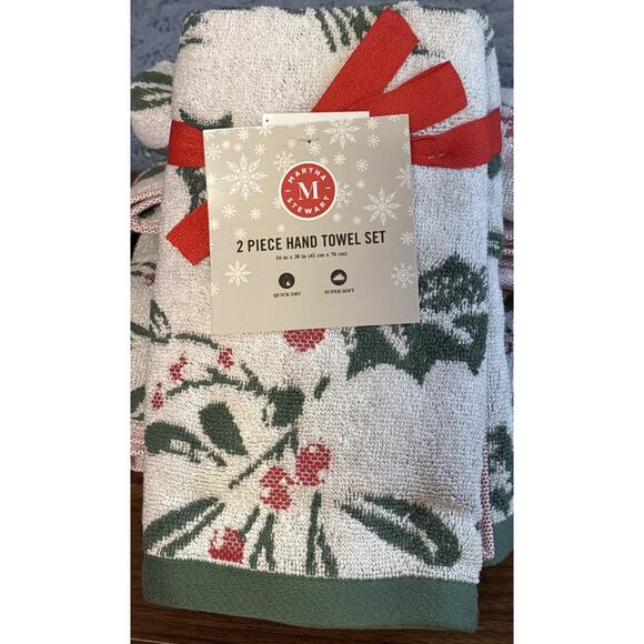 New Set Of 4 Martha Stewart Bath & Hand Towels Christmas Holly Berry Green Red - Picture 2 of 8